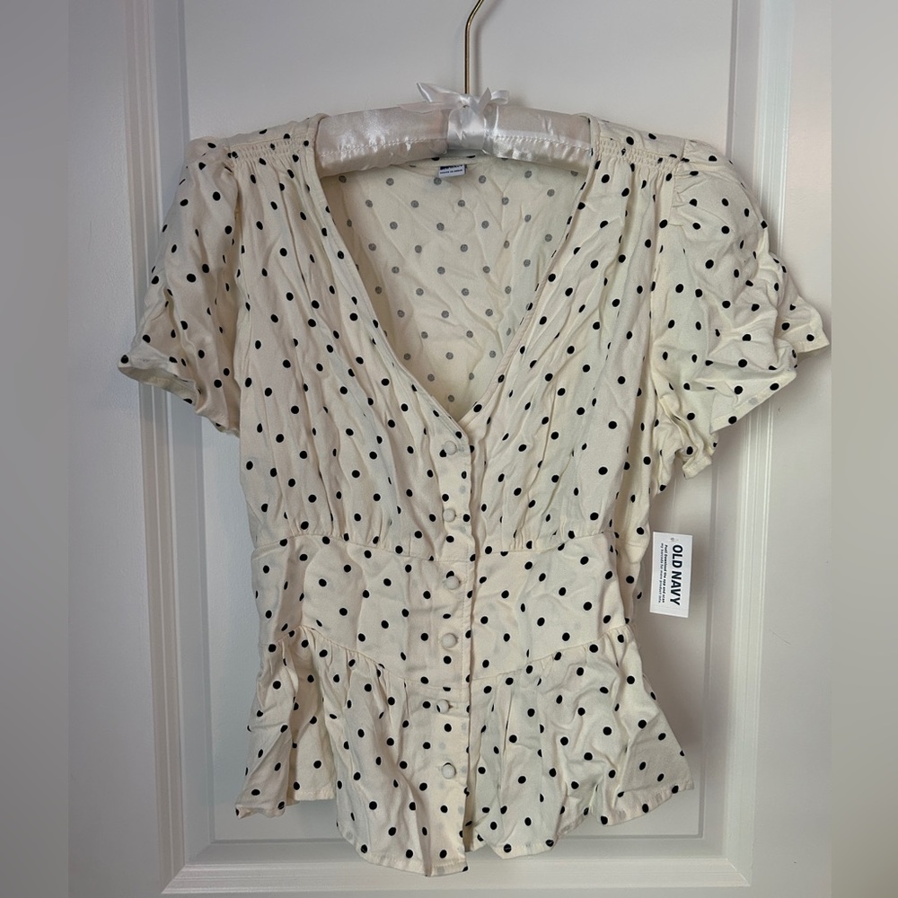 NWT Old Navy V-Neck Button-Down Crepe Top, size M
